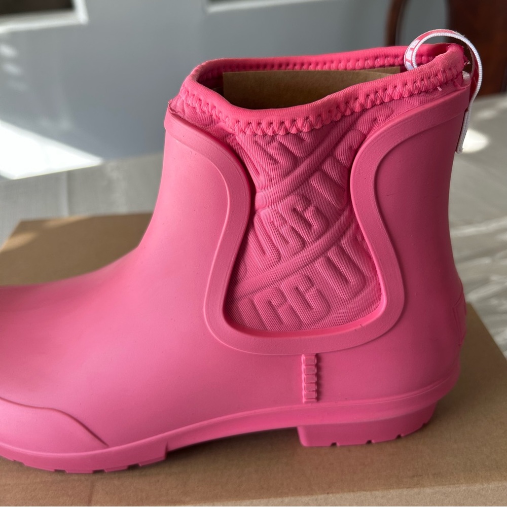 UGG CHEVONNE RAIN BOOTS - Picture 2 of 8